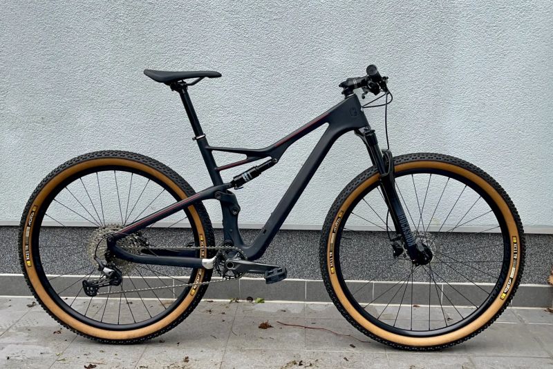 Horské Celoodpružene karbonové kolo 29” , L