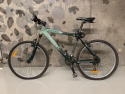 Horské kolo Vedora 17" (M), zdarma přilba + kapsa s nářadím