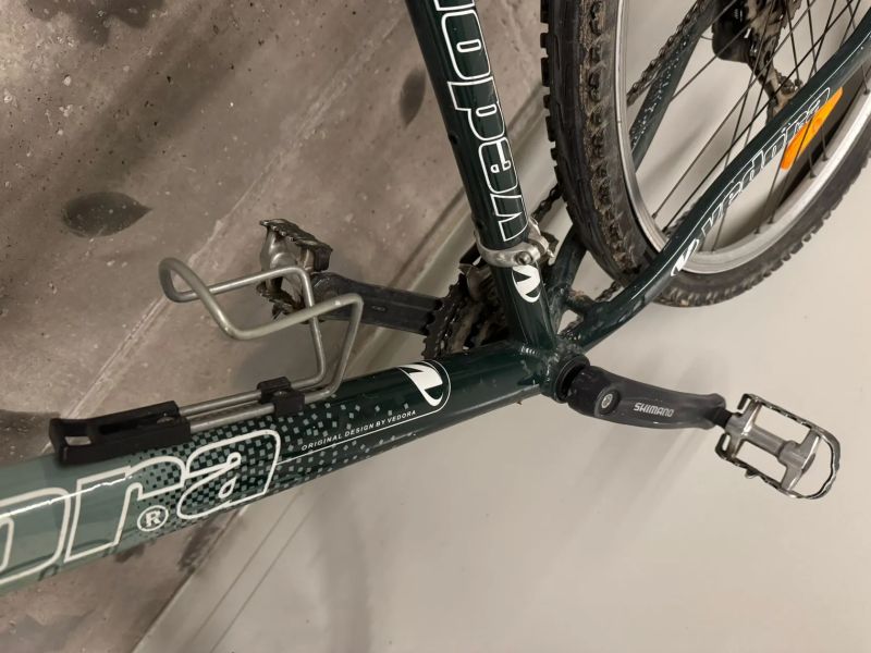 Horské kolo Vedora 17" (M), zdarma přilba + kapsa s nářadím