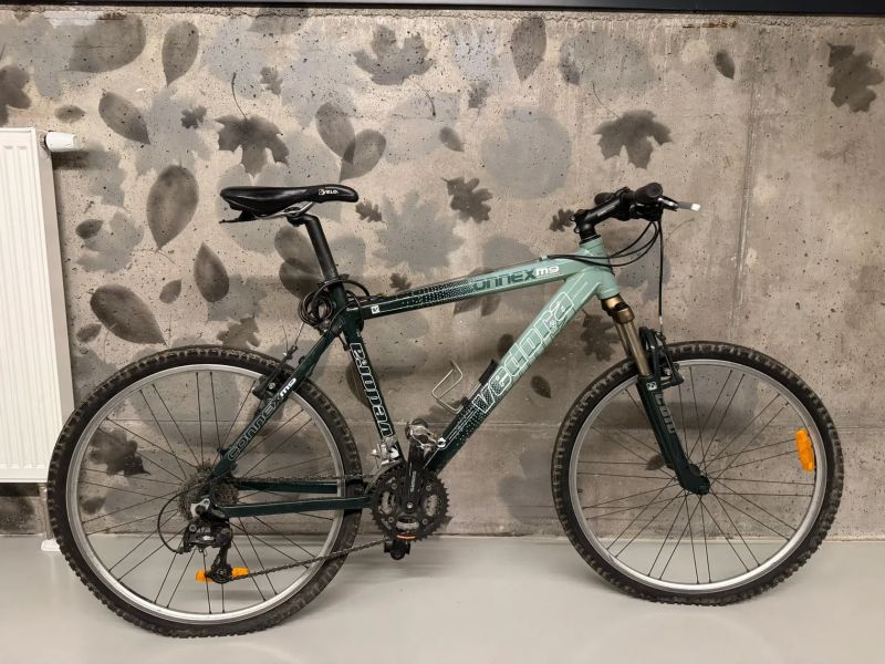 Horské kolo Vedora 17" (M), zdarma přilba + kapsa s nářadím