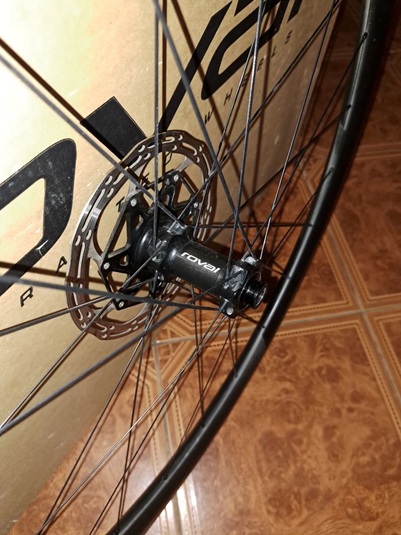 Silniční kolan Roval Alpinist CL HG, náboje DT SWISS 350,+ kazeta a kotouče 