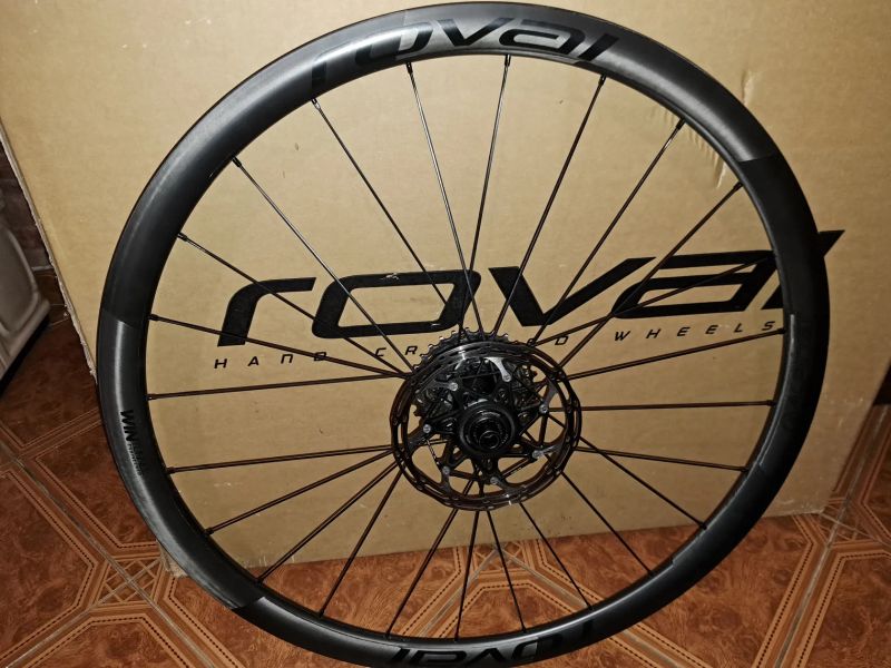 Silniční kolan Roval Alpinist CL HG, náboje DT SWISS 350,+ kazeta a kotouče 