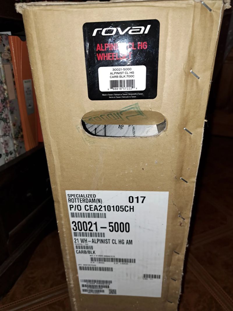 Silniční kolan Roval Alpinist CL HG, náboje DT SWISS 350,+ kazeta a kotouče 