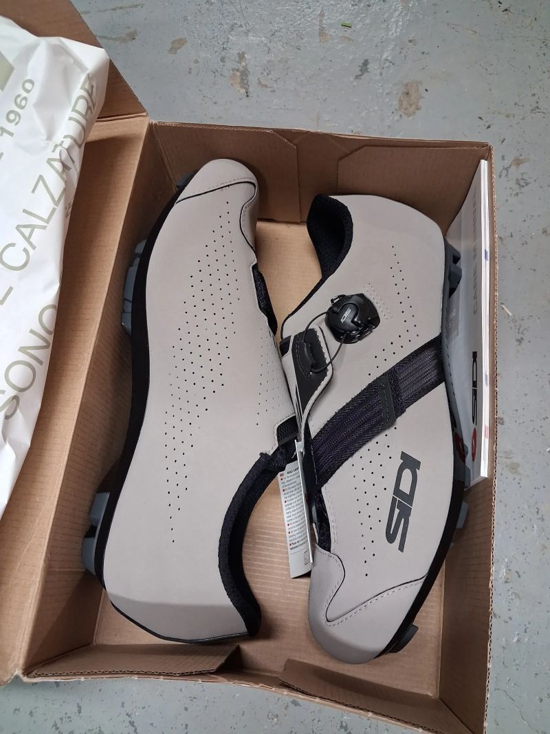 Nové Sidi velikost 48, nepoužité 