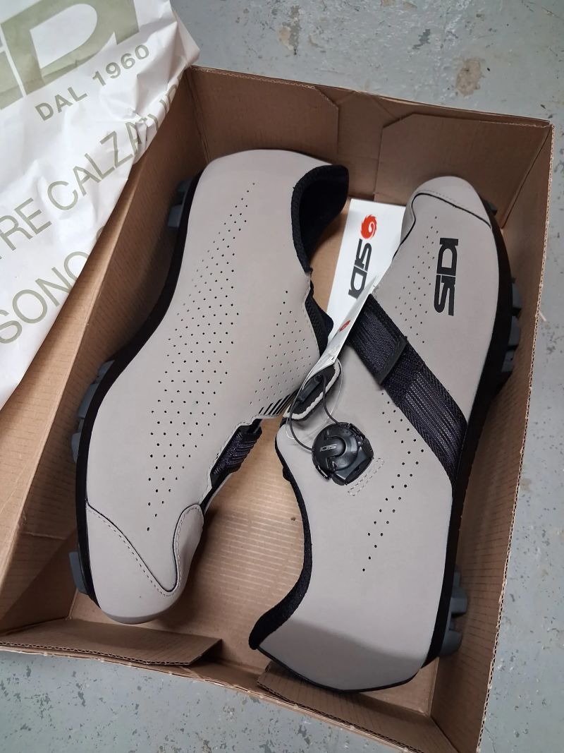 Nové Sidi velikost 48, nepoužité 