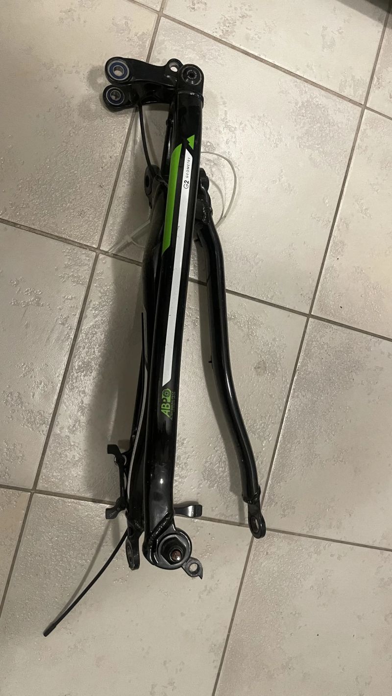 Zadní stavba Trek Superfly Al 100