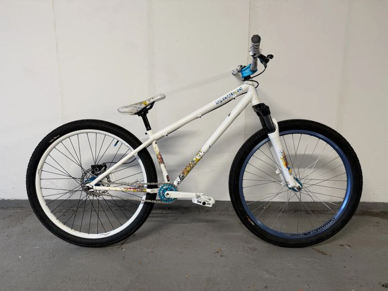 Dirt jump kolo Specialized P1