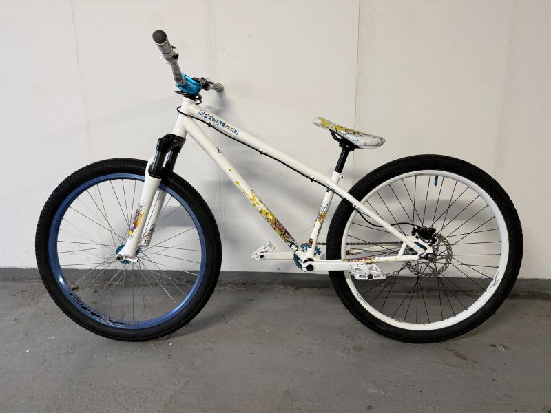 Dirt jump kolo Specialized P1