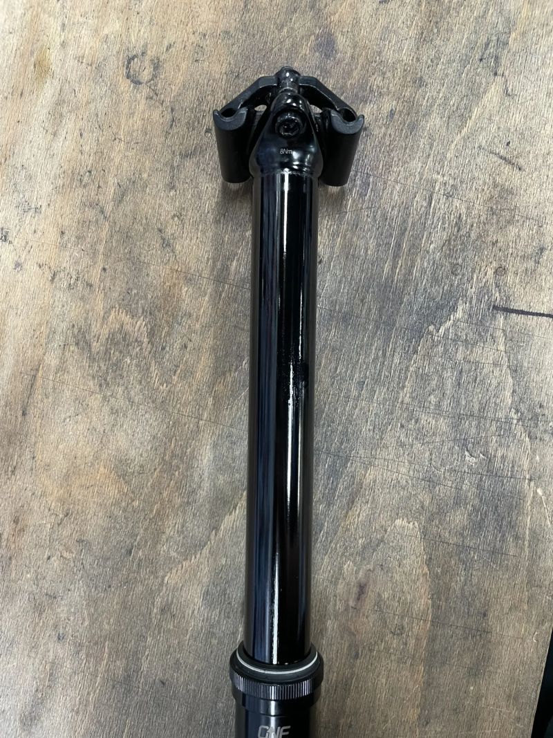 OneUp Dropper post V3 ø31,6mm x 180mm; SDG Tellis ø34,9 x 170mm