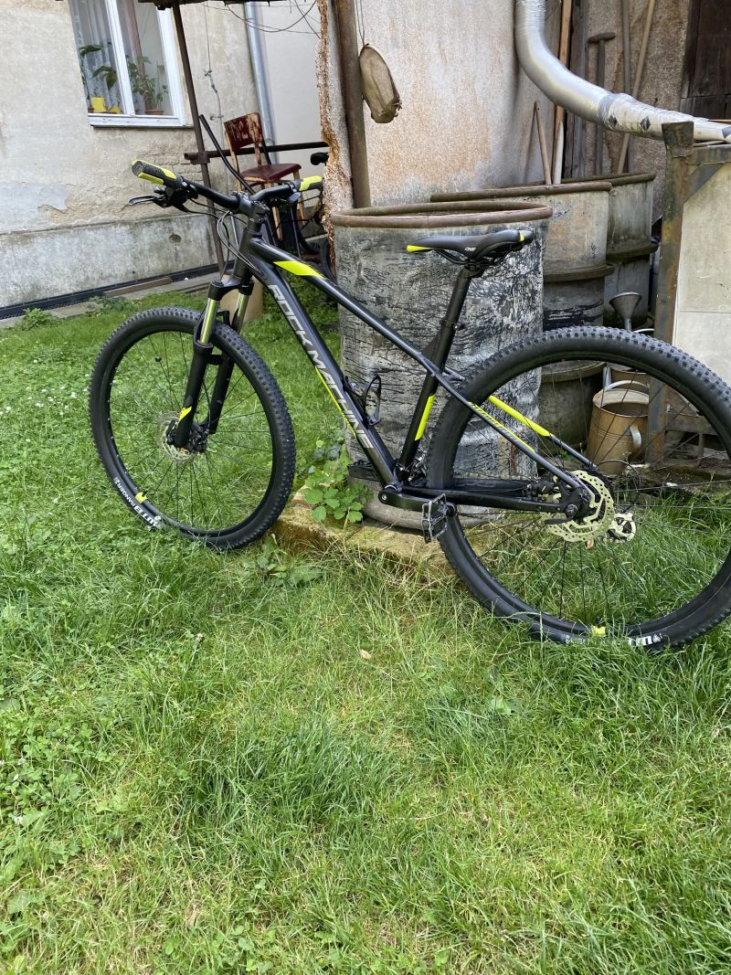 Rock machine manhattan