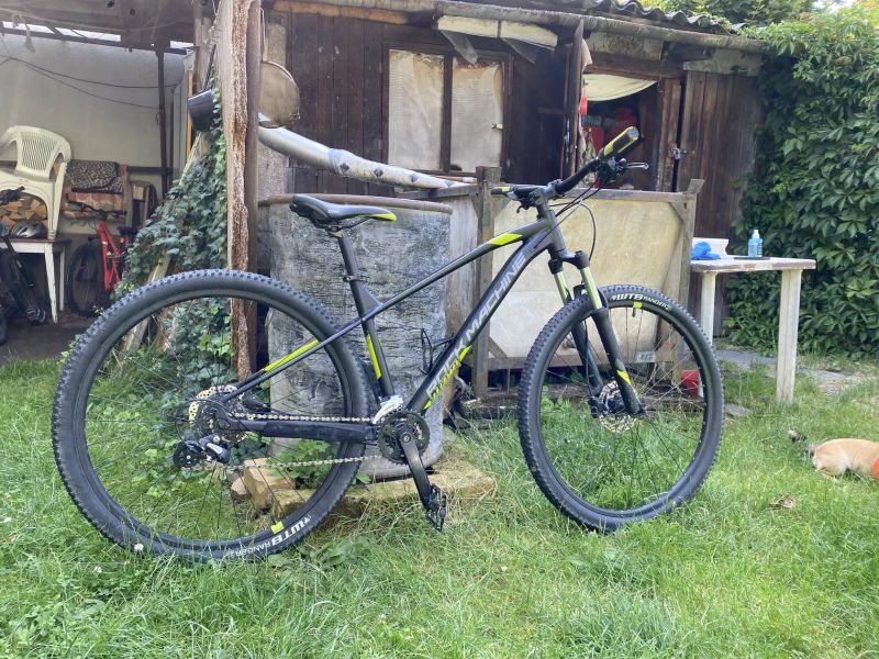 Rock machine manhattan