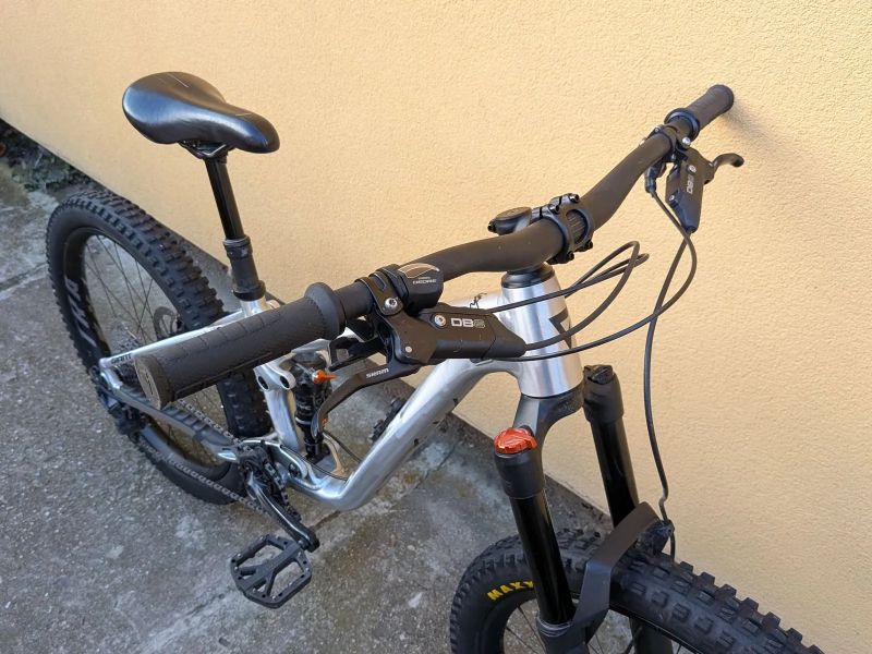 24" celoodpružené kolo Giant Faith 24