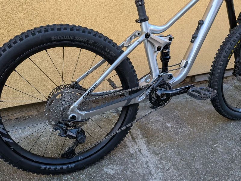 24" celoodpružené kolo Giant Faith 24