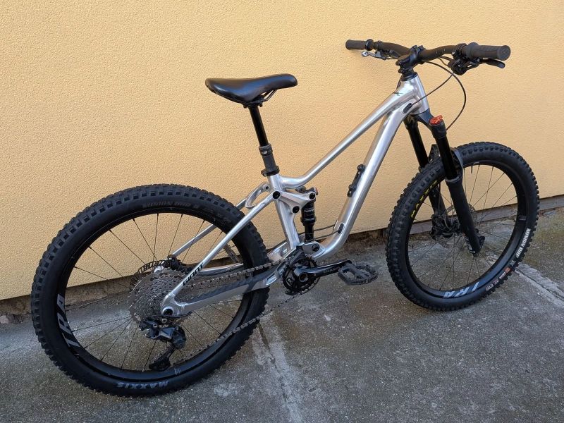 24" celoodpružené kolo Giant Faith 24