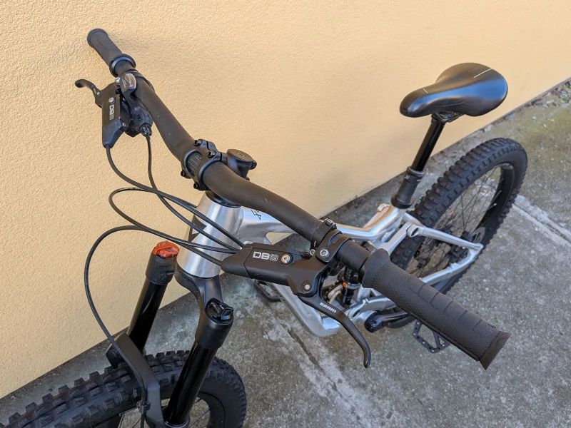 24" celoodpružené kolo Giant Faith 24