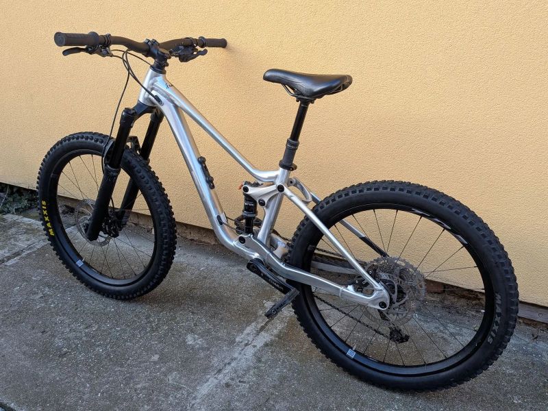 24" celoodpružené kolo Giant Faith 24