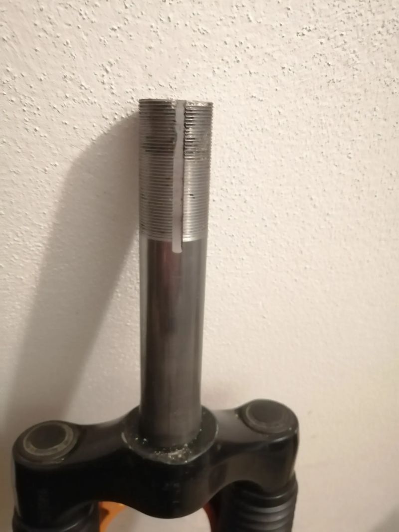 nabízím 2 vidlice z dětských kol SR Suntour 27,5" a 24"