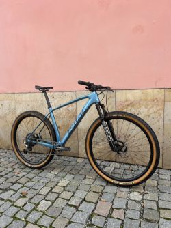 Isaac Baryon – špičkový karbonový hardtail 8,81 kg