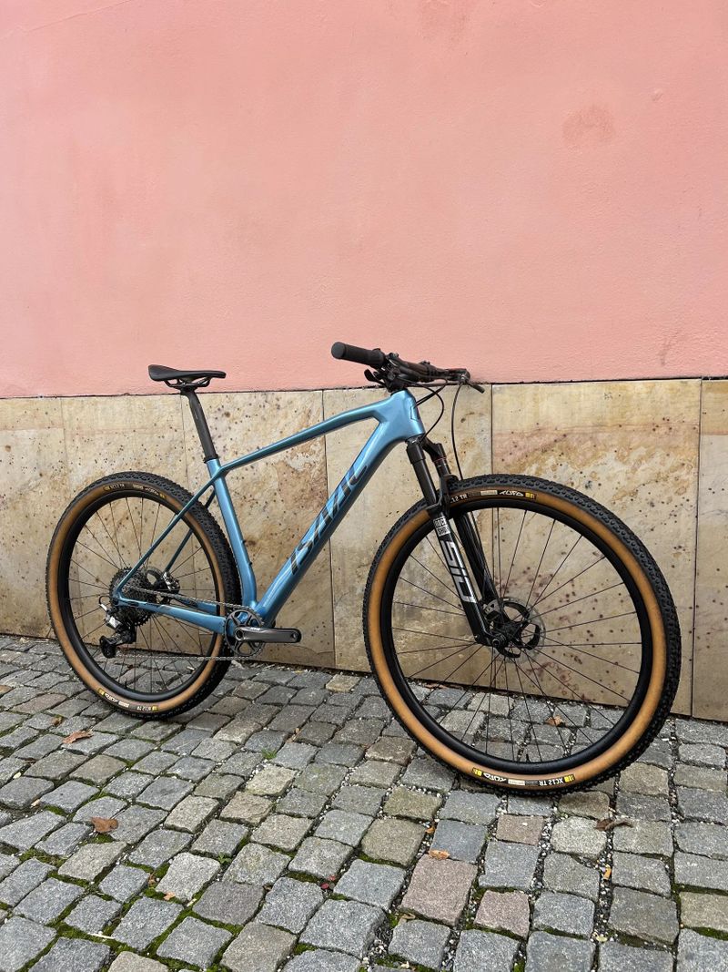 Isaac Baryon – špičkový karbonový hardtail 8,81 kg