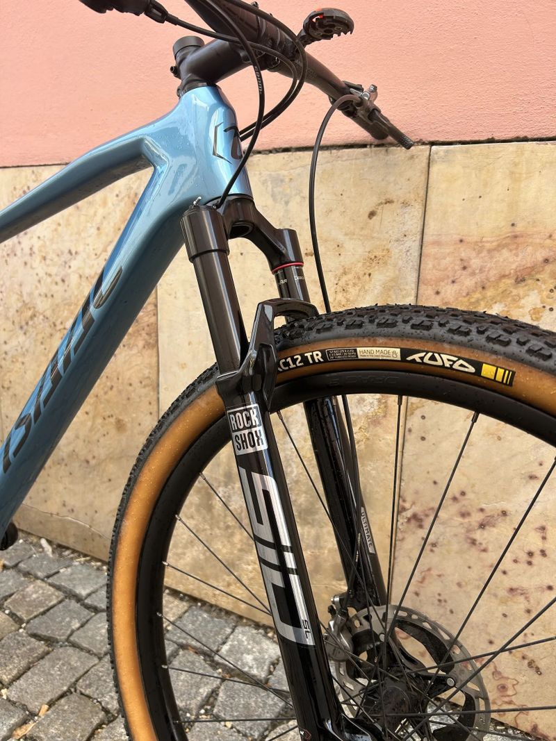 Isaac Baryon – špičkový karbonový hardtail 8,81 kg