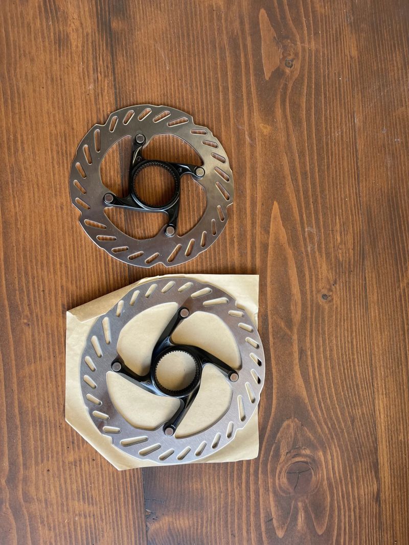 Kotouče Shimano RT-CL700 (sada 105) - 140mm a 160mm - CENTERLOCK 