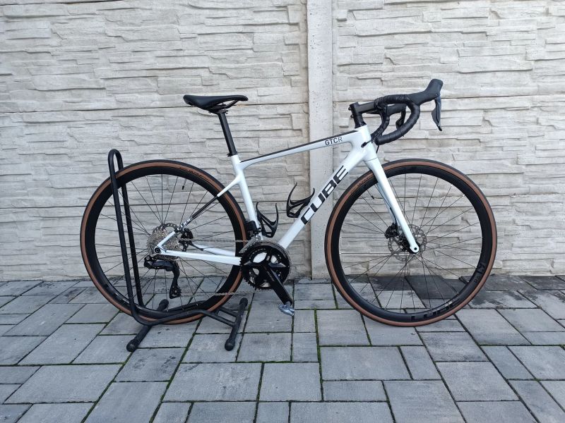 Cube Attain race di2 2x12 < 500 km