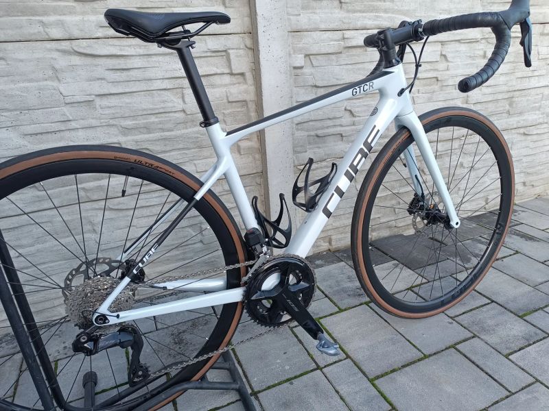 Cube Attain race di2 2x12 < 500 km