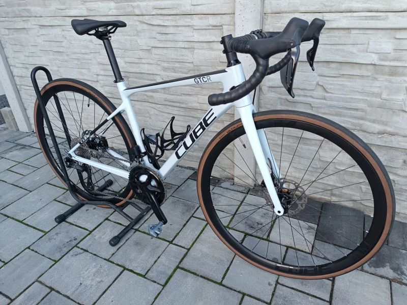 Cube Attain race di2 2x12 < 500 km