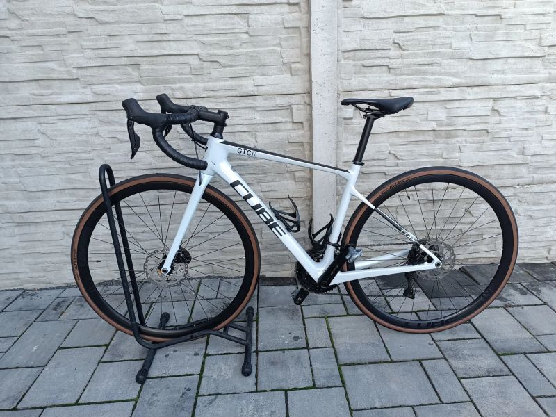 Cube Attain race di2 2x12 < 500 km