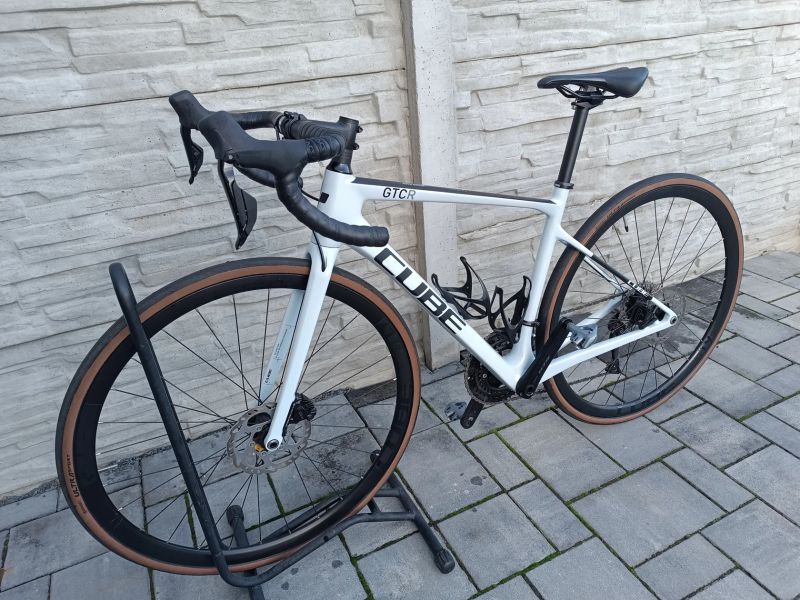 Cube Attain race di2 2x12 < 500 km
