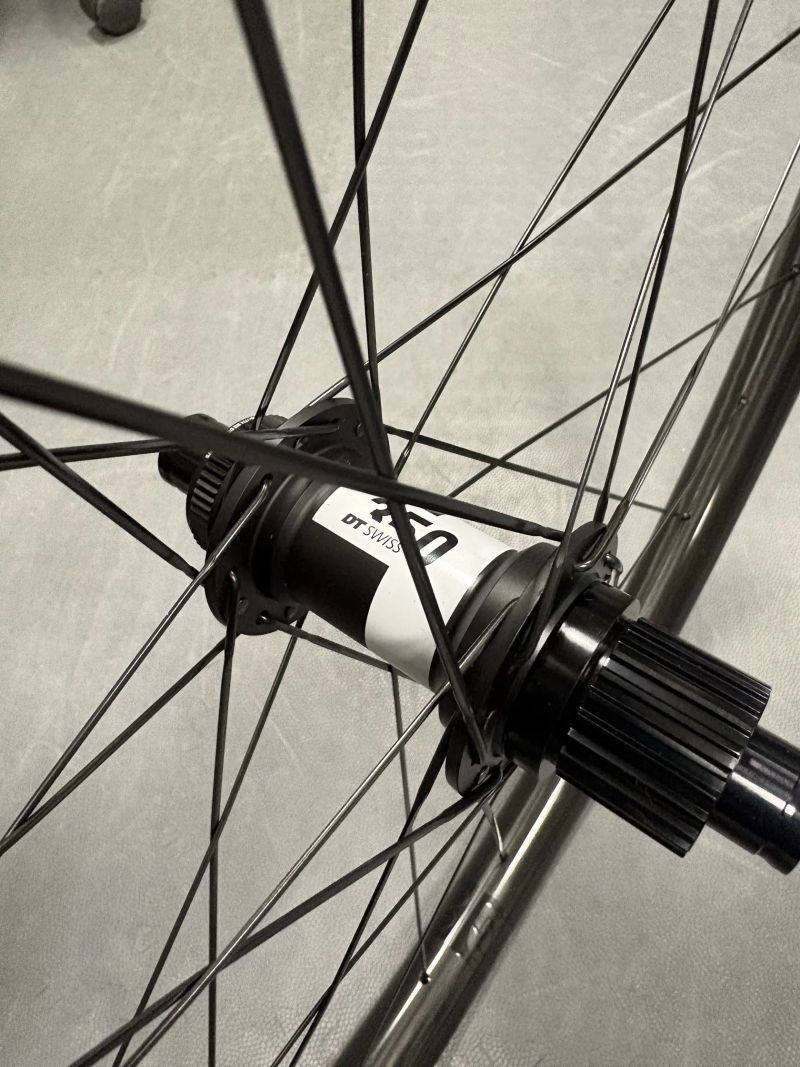 Duke Lucky Jack SLS 30 HD + DT 350 + Sapim CX Ray