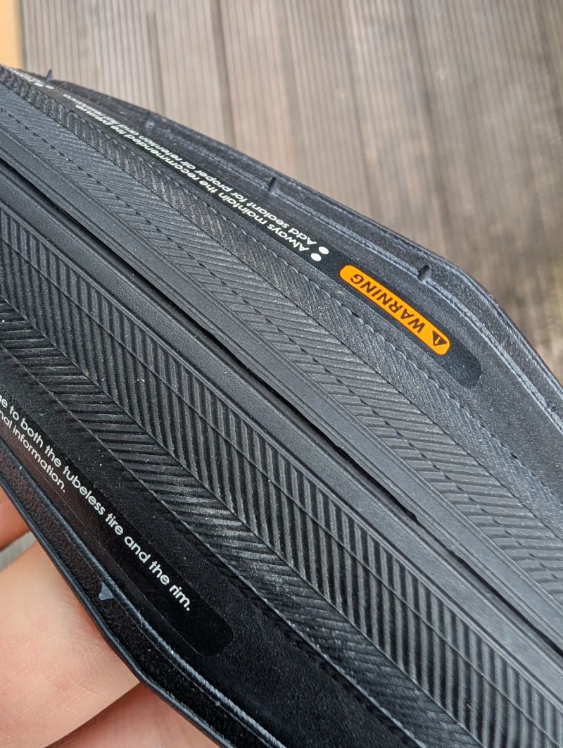 Karbonová kola Giant SLR1 42mm s novými plášti Cadex Race