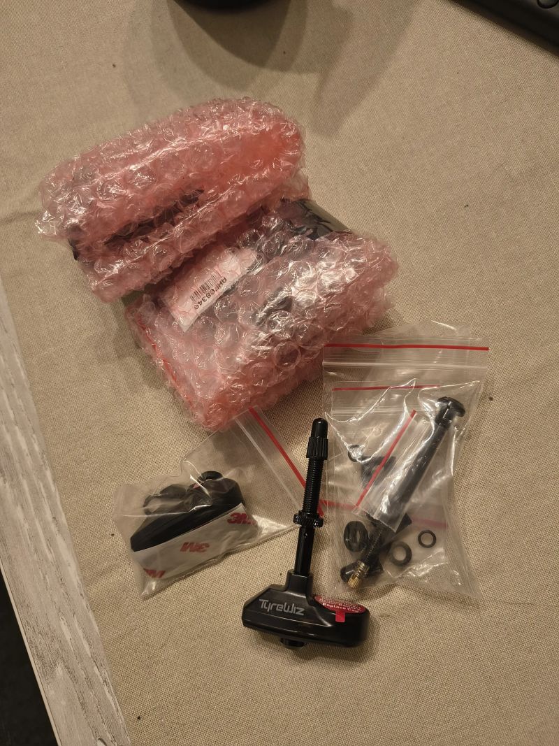 Bezdušové ventilky Sram Tyrewiz