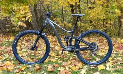 Prodám Giant Reign 1 zánovní enduro kolo koupené 8/2024 najeto pouze ca. 300km