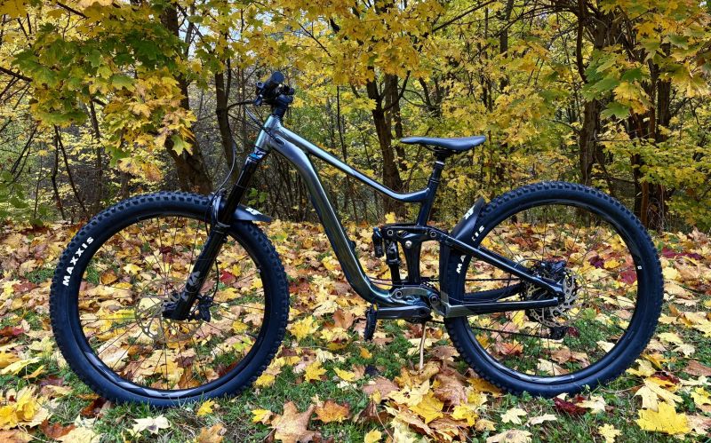 Prodám Giant Reign 1 zánovní enduro kolo koupené 8/2024 najeto pouze ca. 300km