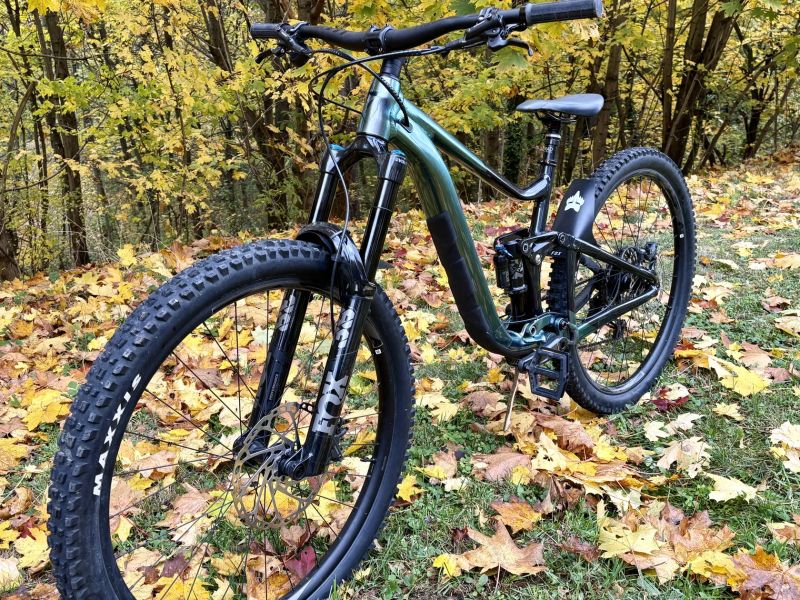 Prodám Giant Reign 1 zánovní enduro kolo koupené 8/2024 najeto pouze ca. 300km