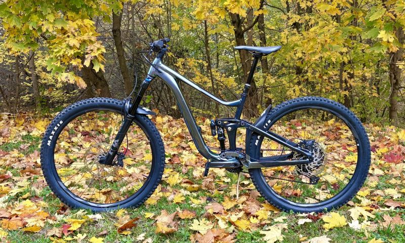 Prodám Giant Reign 1 zánovní enduro kolo koupené 8/2024 najeto pouze ca. 300km