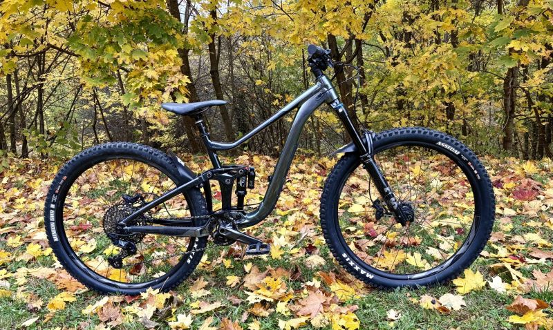 Prodám Giant Reign 1 zánovní enduro kolo koupené 8/2024 najeto pouze ca. 300km