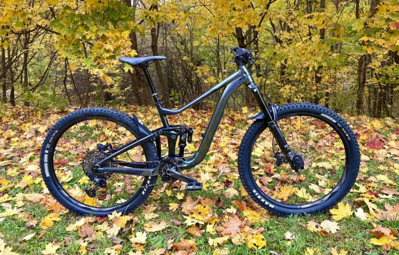 Prodám Giant Reign 1 zánovní enduro kolo koupené 8/2024 najeto pouze ca. 300km