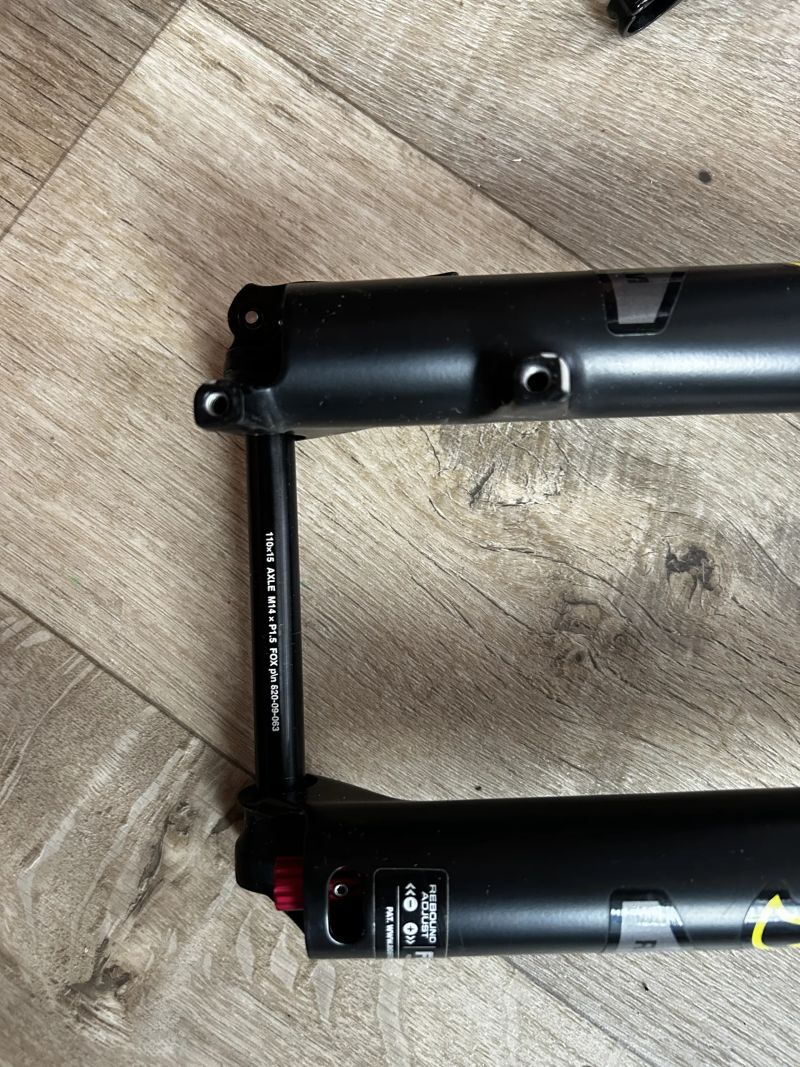 FOX RHYTM Float 32 Fit Grip Remote 100mm, 15x110mm Boost, Tapered 29"