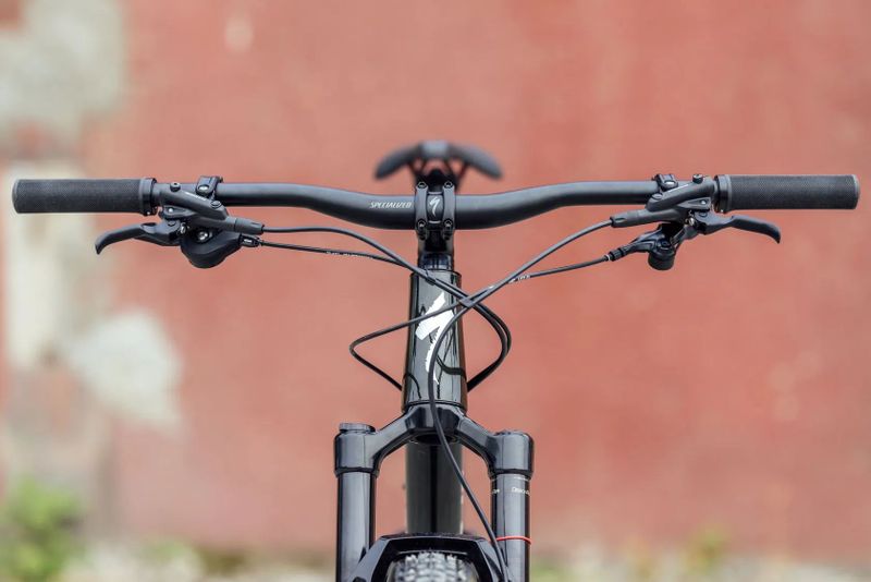 Specialized Chisel Comp Shimano M Najeto 200km + doplňky na kole 7000,-Kč v ceně