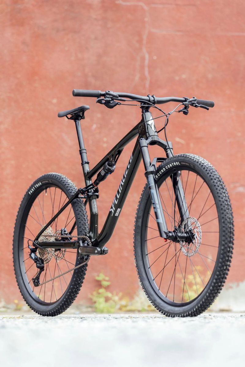 Specialized Chisel Comp Shimano M Najeto 200km + doplňky na kole 7000,-Kč v ceně