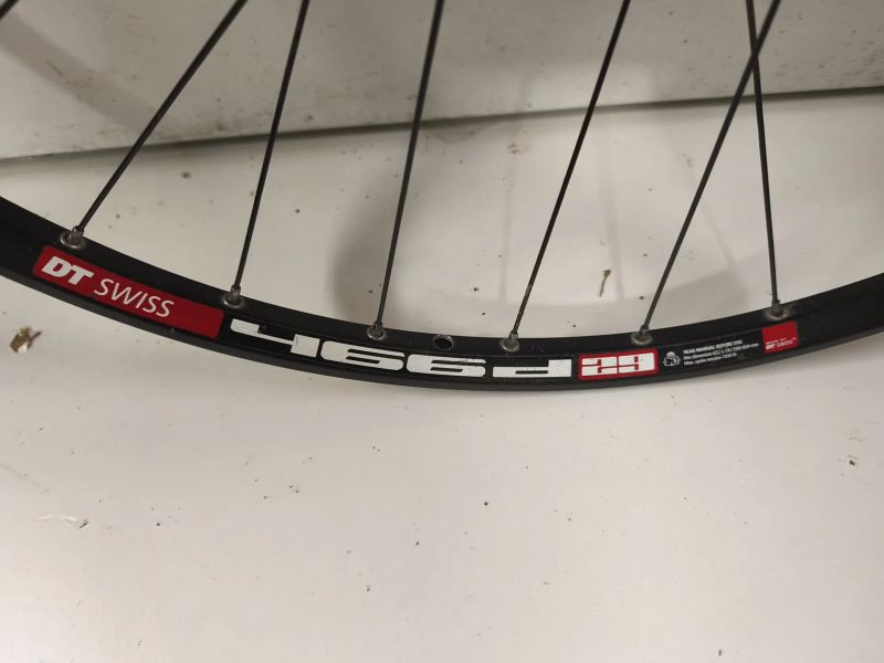 ZADNÍ KOLO - OŘECH SRAM