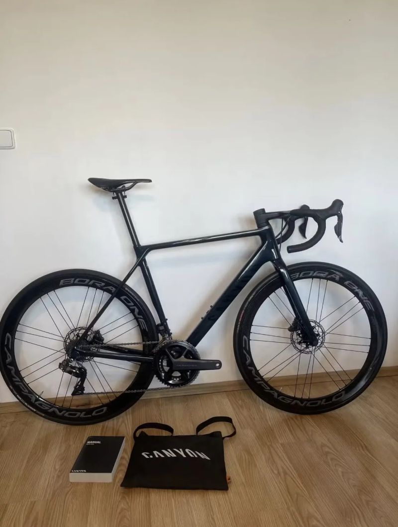 Canyon Ultimate CF SLX Disc – Dura-Ace Di2, 6,45 kg, s měřičem výkonu.
