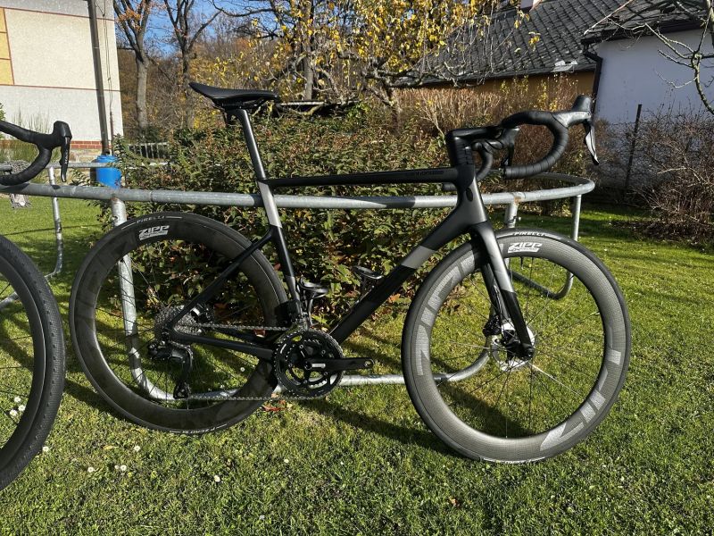 Cannondale Supersix evo disc 105 di2, vel 56, zipp 404