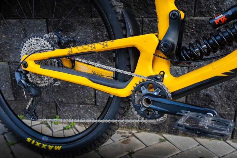 Nukeproof GIGA ELITE velikost M.