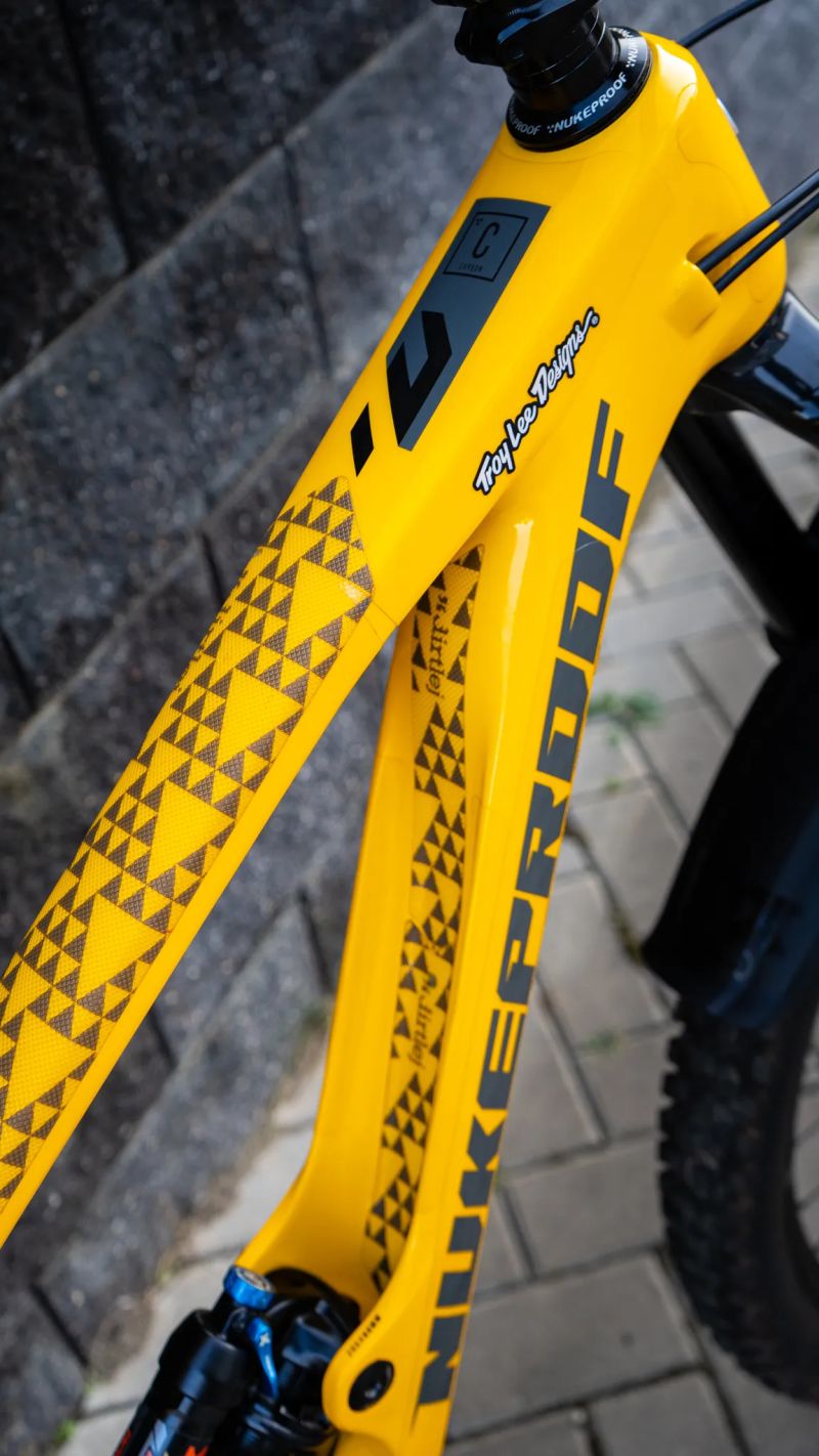 Nukeproof GIGA ELITE velikost M.