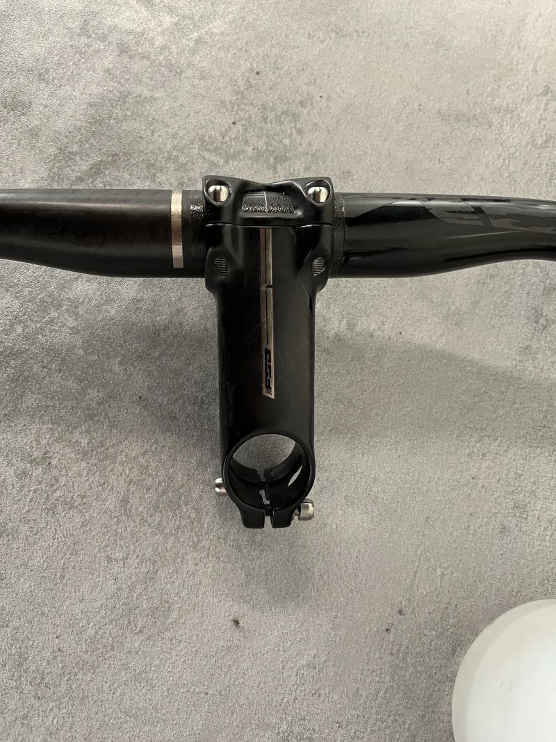 Karbonová řídítka + představec FSA KFX