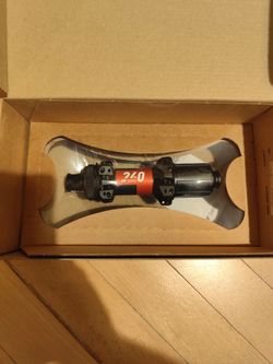 Zadní náboj DT Swiss 240 148x12, straightpull, centerlock 