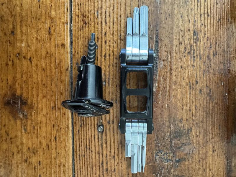 Specialized SWAT (košíky, box, multiklíč, nýtovačka)